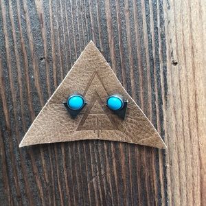 HP 🎉 Stud earrings